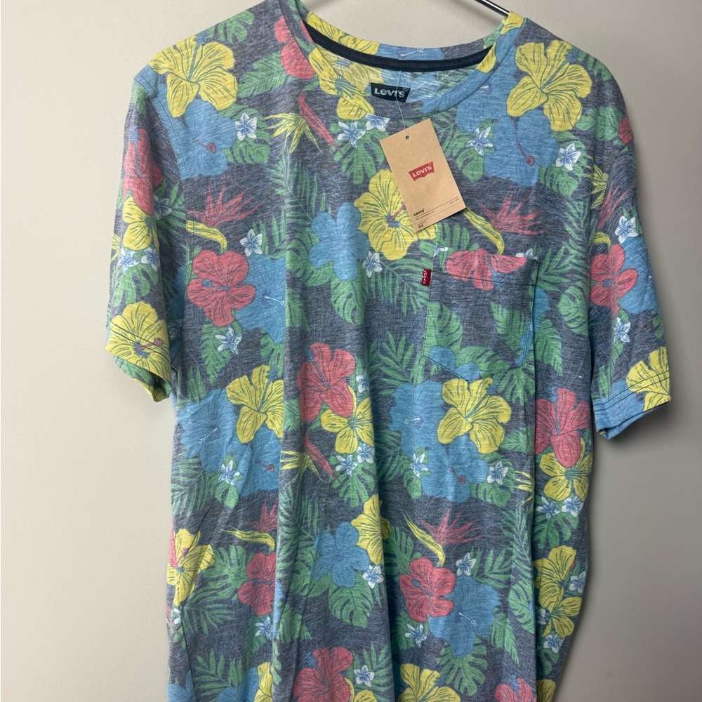 Levi’s T-Shirt Bundle of 3 NWT Floral Graphic Logo Tees New Soft Cotton Shirts - Picture 4 of 11
